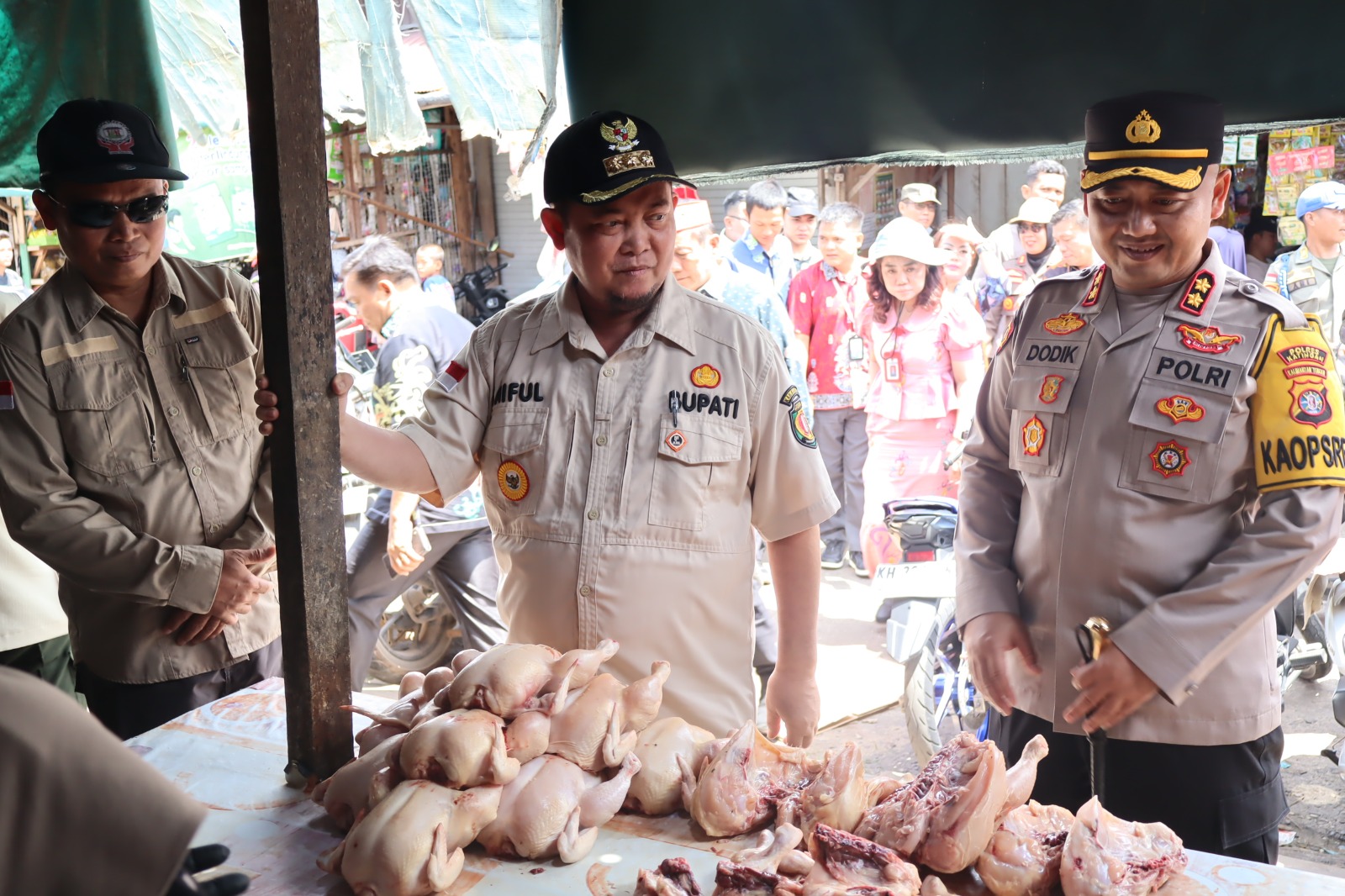 Bupati Katingan Tinjau Harga dan Ketersediaan Sembako di Pasar, Pastikan Stok Aman Jelang Kebutuhan Masyarakat